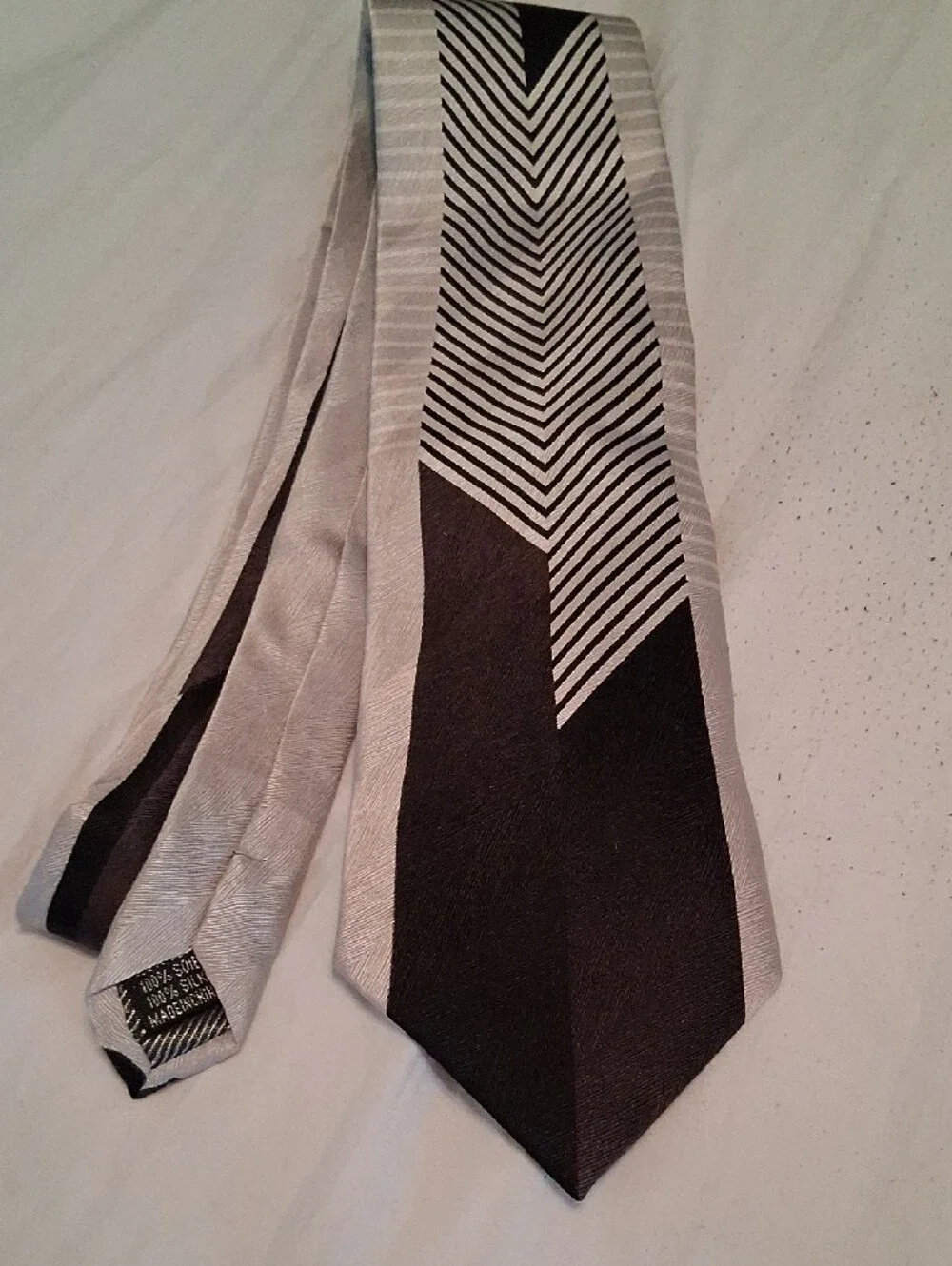 Bottielli Silver Textured Silk Tie - Men's Elegant Formal Accessory 100% Silk